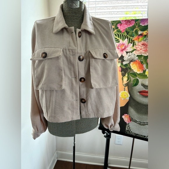 NWOT SHEIN FRENCHY FLAP POCKET, CROP CORDUROY JACKET SZ L. Trendy, neutral tone - Picture 3 of 10